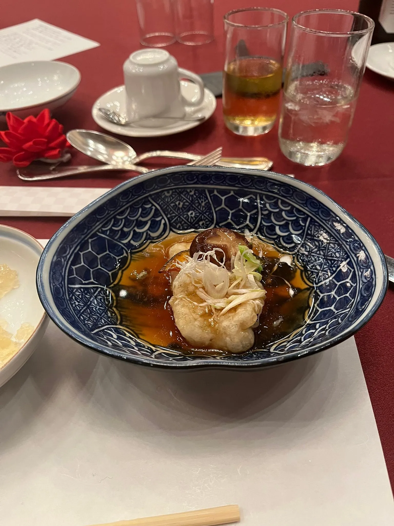 愛知県を拠点に名古屋に出没する経営コンサルタントの毛利京申で...